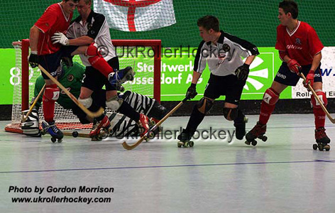 EuroJuniors04EngVGer_ap.jpg