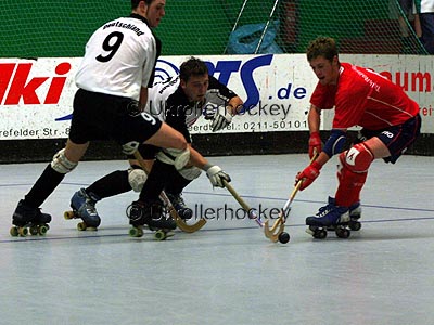 EuroJuniors04EngVGer_bn.jpg